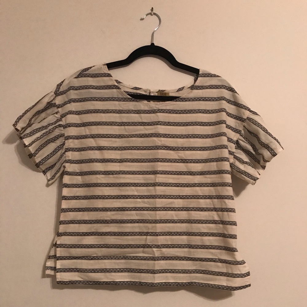 🏔True Craft short sleeve top, size medium